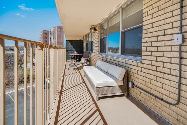 Building Photo - 6040 JFK Blvd E