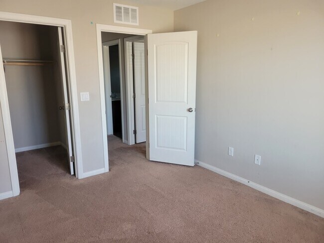 Building Photo - Beautiful 4-Bedroom Home! Must see!