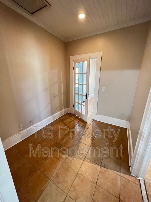 Building Photo - 530 2nd St S