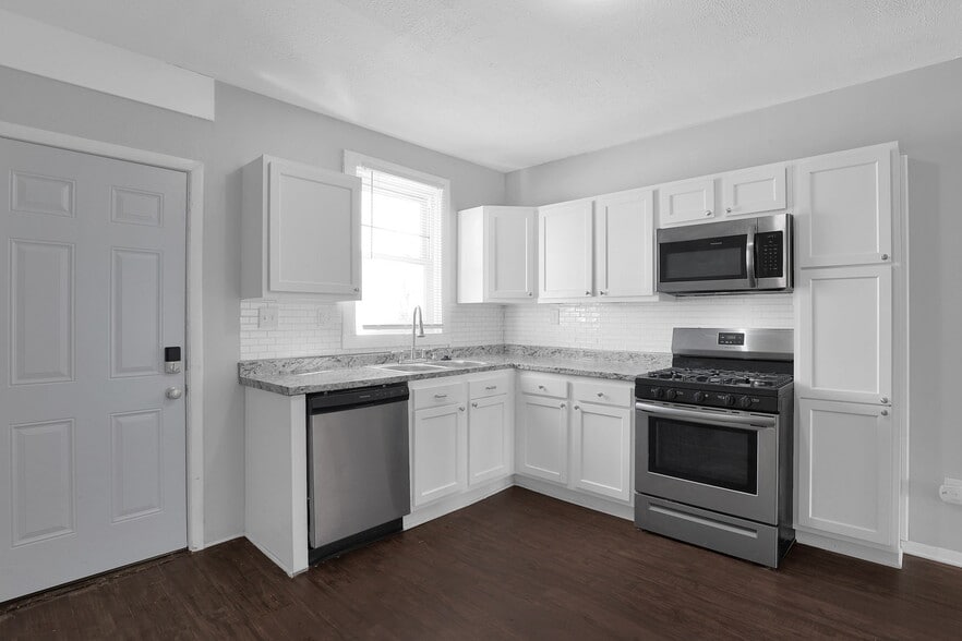 Building Photo - 816 Wager St