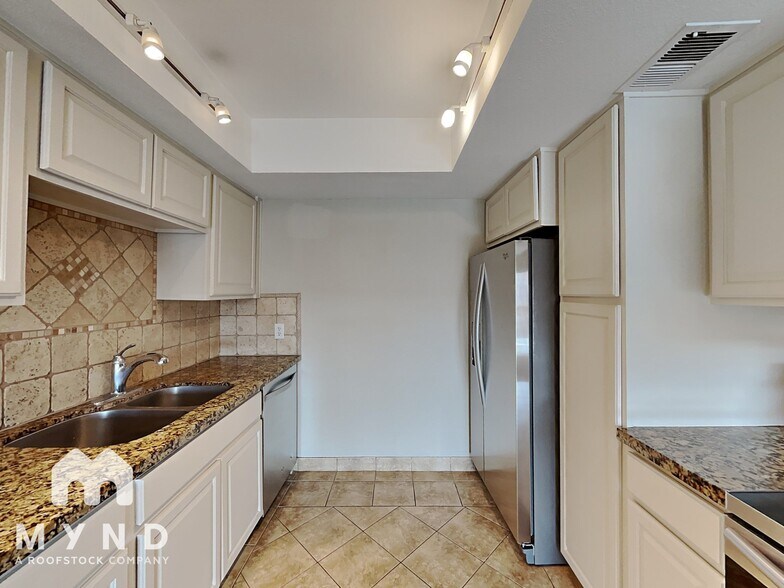 Building Photo - 7850 E Camelback Rd