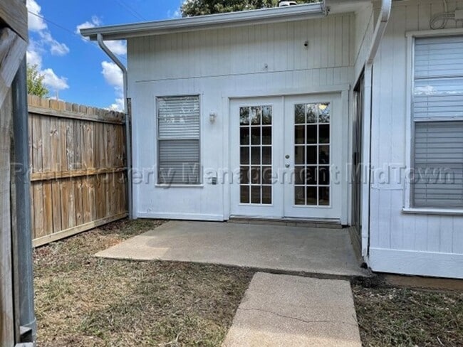 Building Photo - 536 Guerin Dr