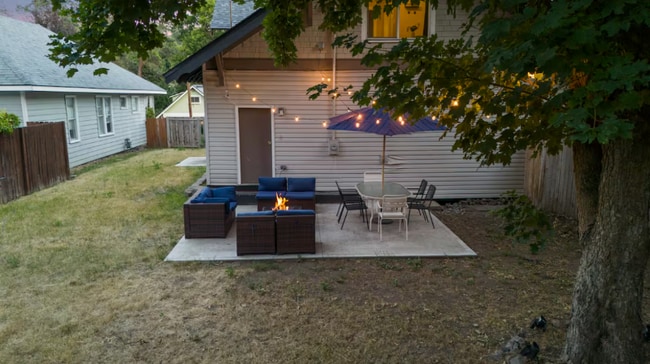 Building Photo - 719 E 9th Ave