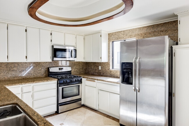 Building Photo - 13959 Victory Blvd