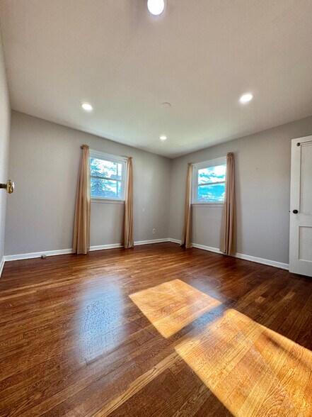 Building Photo - 3 Seymour Ave