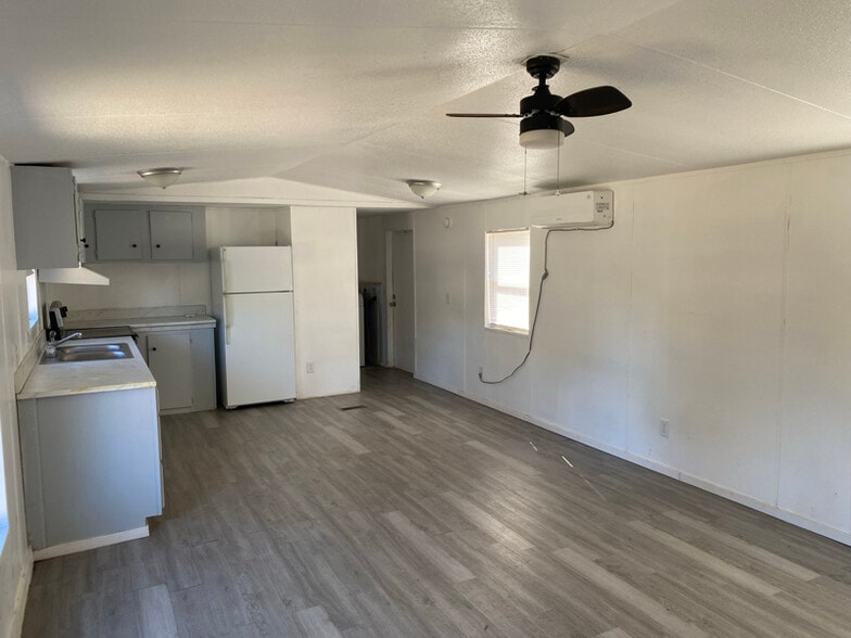 Building Photo - 313 Amy St