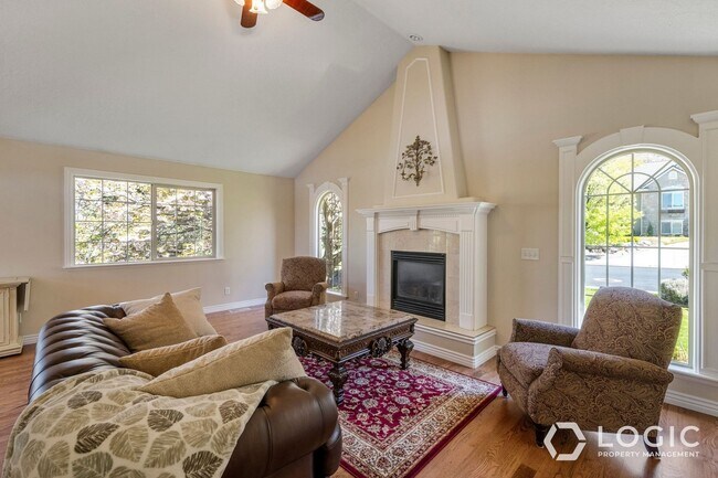 Building Photo - 9223 Silver Lake Dr