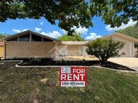 Building Photo - 8007 Lake Forest Dr
