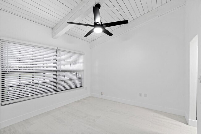 Building Photo - 10250 Oleander Ct