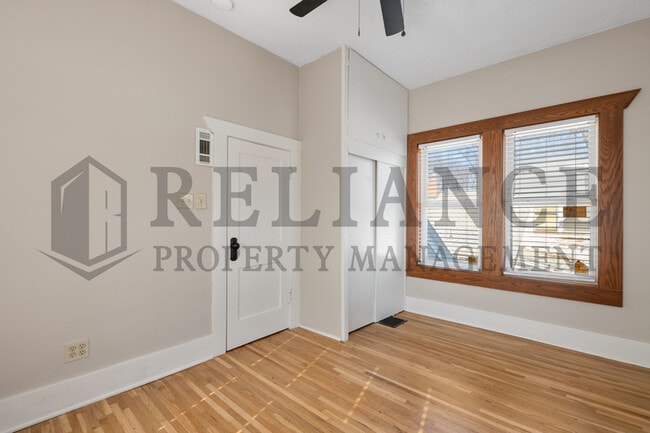 Building Photo - 410 S Estelle St