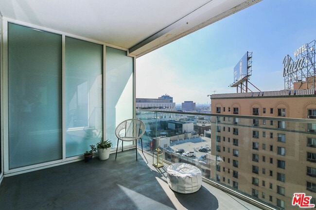 Building Photo - 6250 Hollywood Blvd