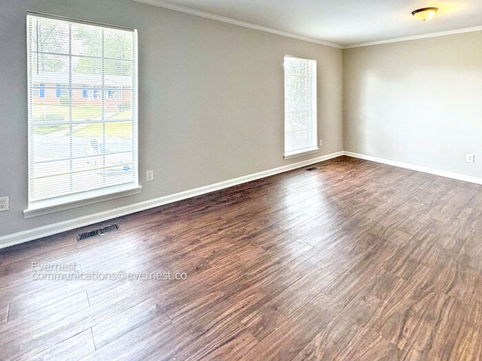 Building Photo - 976 Ridgewood Cir