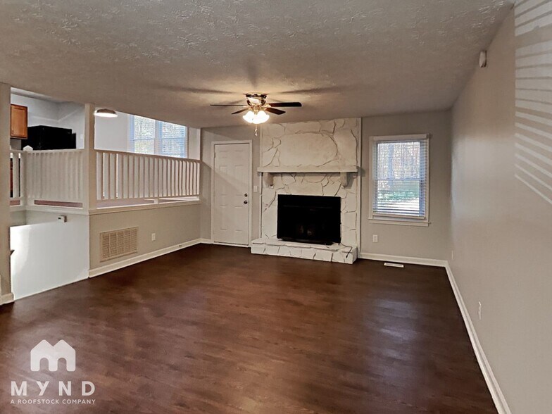 Building Photo - 3709 Summit Dr NW