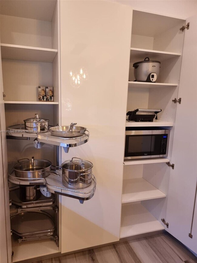 Building Photo - 12105 NE 11th Pl