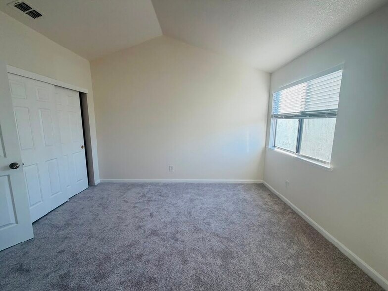Building Photo - 4721 Mapleplain Ave