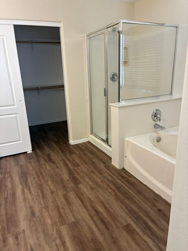 Building Photo - Spacious 4 Bedroom Home in Avondale!