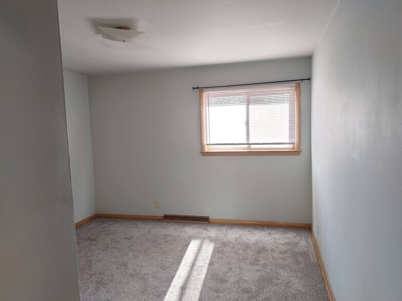 Building Photo - 6633 W Villard Ave