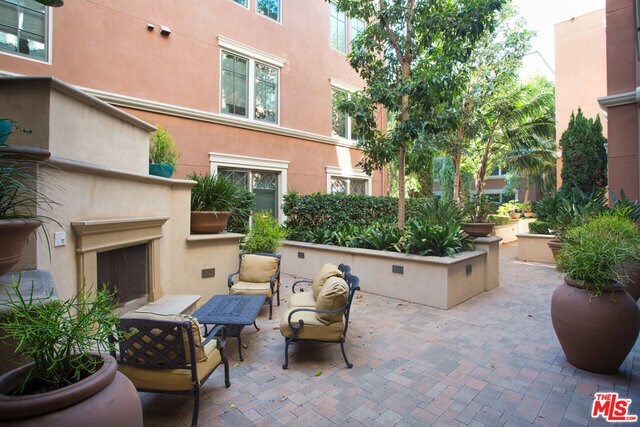 Building Photo - 6241 Crescent Park W