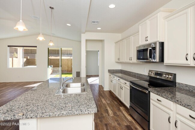 Building Photo - 1385 Warbler Wy