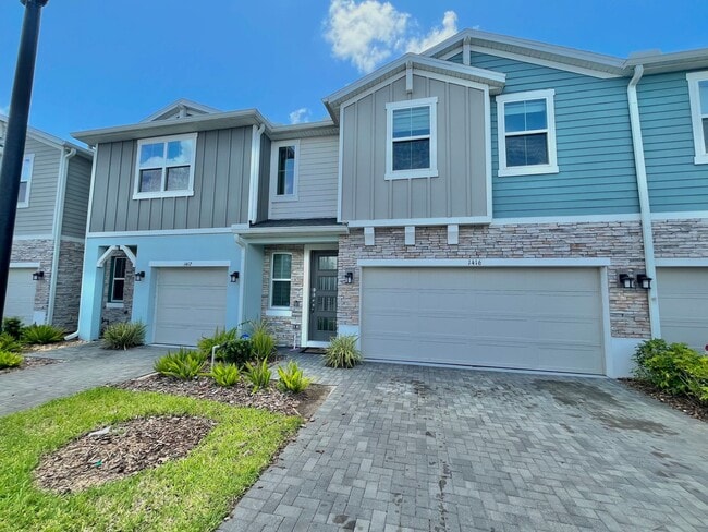 Building Photo - Beautiful 3 Bed, 2.5 Bath Townhome in Mode...