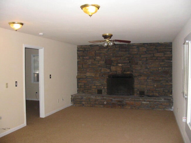 Building Photo - 4BR 2 BA House around the corner from Wilson Park!