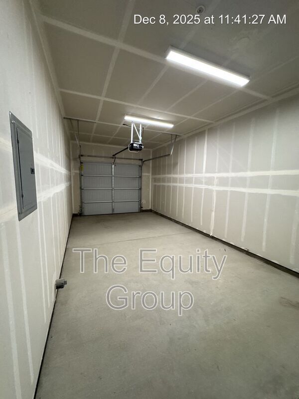 Building Photo - 514 S Summit St