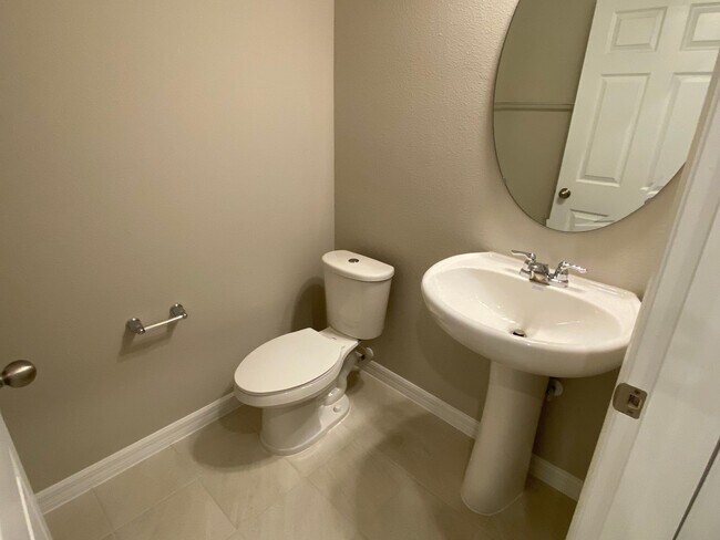 Building Photo - MOVE IN SPECIAL $300 1ST MONTH