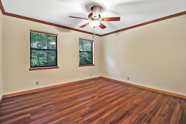 Building Photo - 3 bedroom / 2 bath on a private corner lot in Fairfield Glade