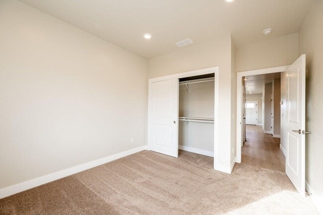 Building Photo - BRAND NEW! 2 BED/ 2BATH!