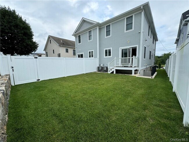 Building Photo - 38-40 Haviland St