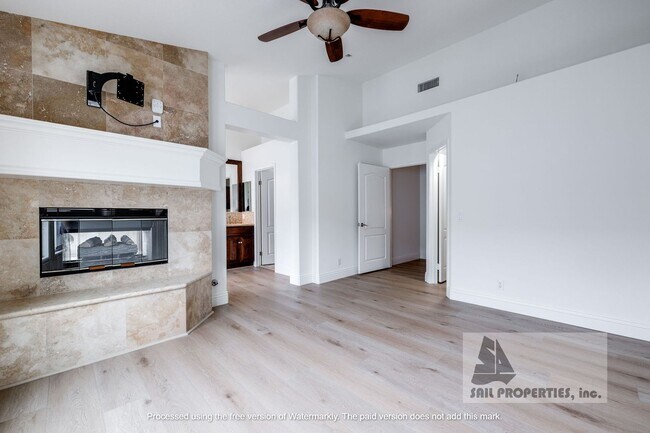 Building Photo - 581 N Pageant Dr