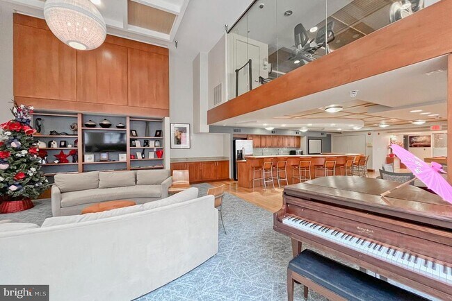 Building Photo - 2200 N Westmoreland St