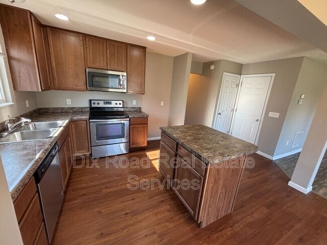 Building Photo - 106 Day Pl