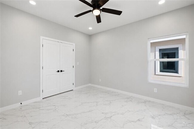 Building Photo - 1025 N Woodson Ave