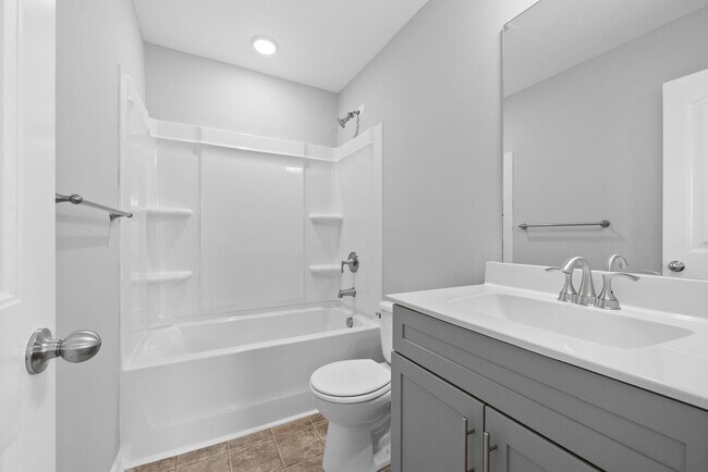 Building Photo - 2 Bedroom Condo For Rent Near Madison Street!