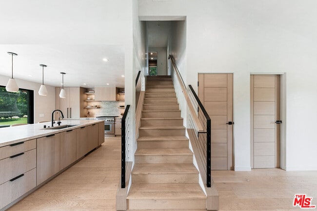Building Photo - 6450 Surfside Way