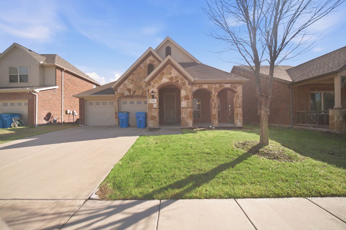 Building Photo - 2306 Lucerne Dr