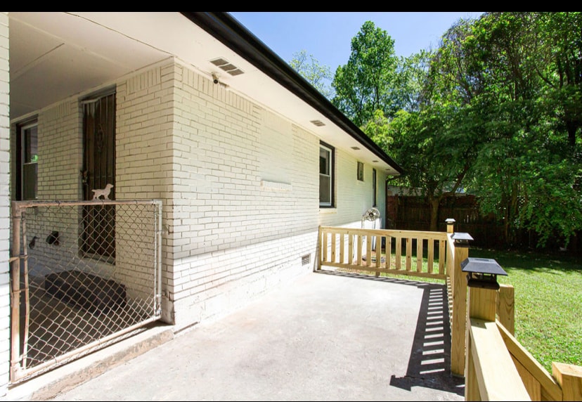 Building Photo - 1155 Evelyn Drive
