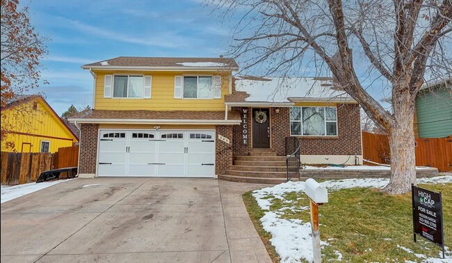 Building Photo - Huge room in a large shared home, private bathroom, great neighborhood, friendly roommates!