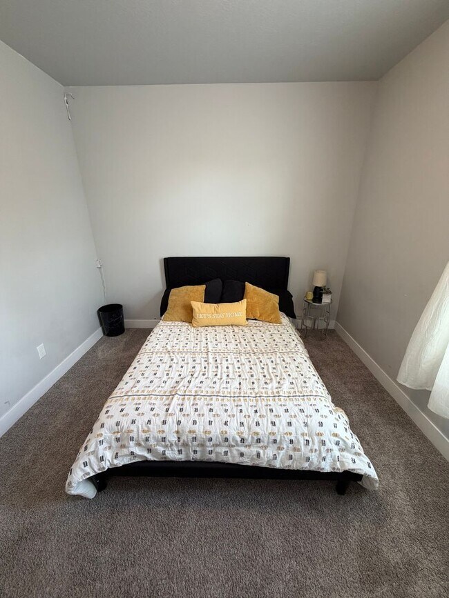 Building Photo - Beautiful 3-Bedroom Condo in Herriman! (Dog-Friendly)