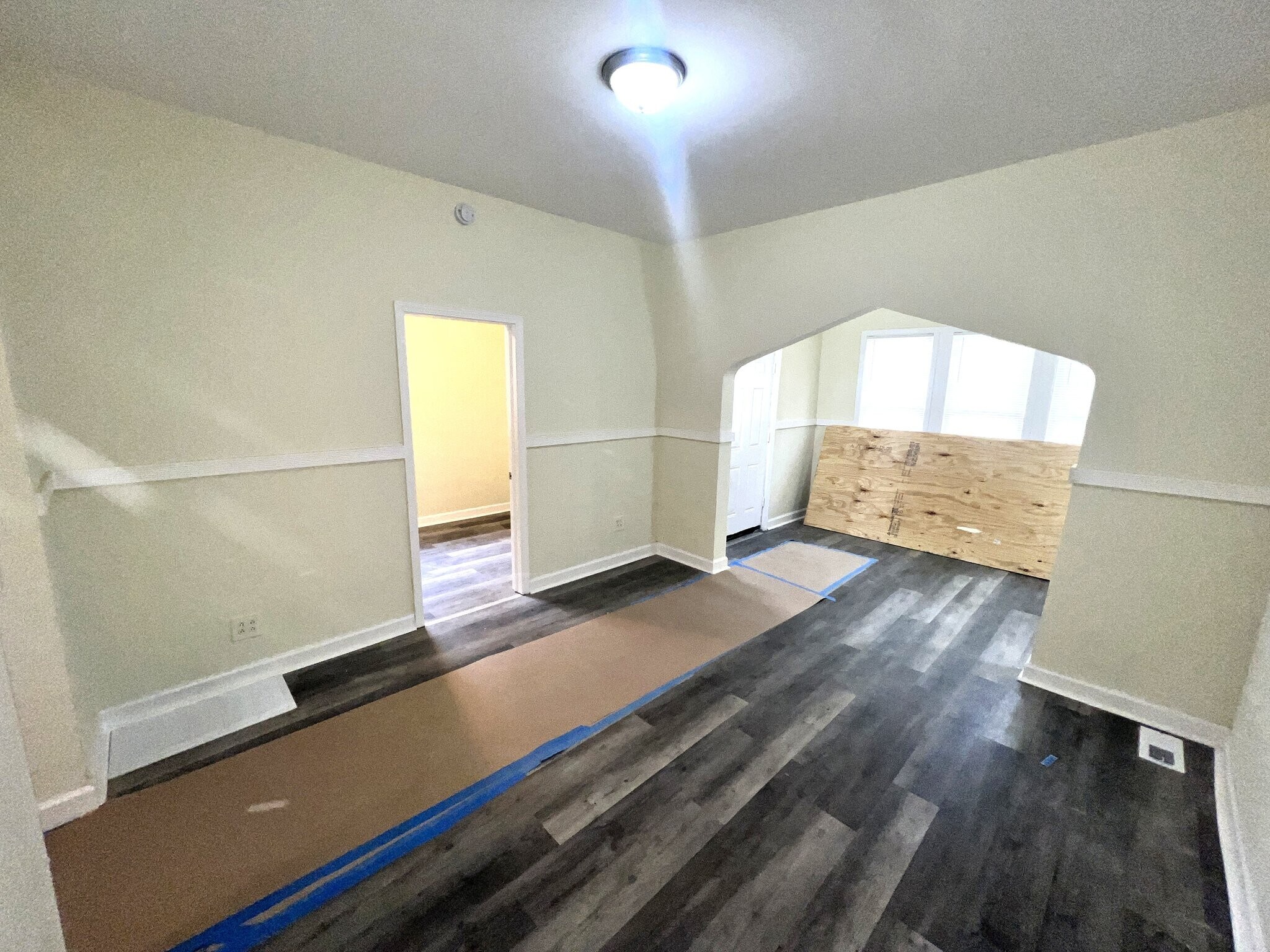 Building Photo - 1233 W 71st Pl