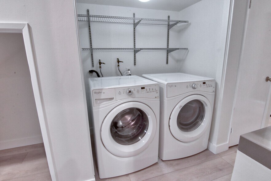 Building Photo - 1050 Seco St