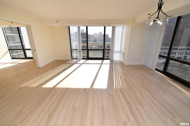 Building Photo - 123 SW Jefferson Ave