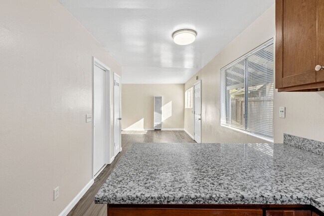 Building Photo - 400-402 Underhill Drive