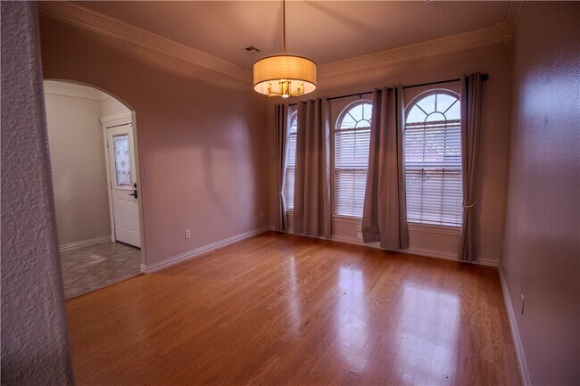 Building Photo - 202 Dawn Dr