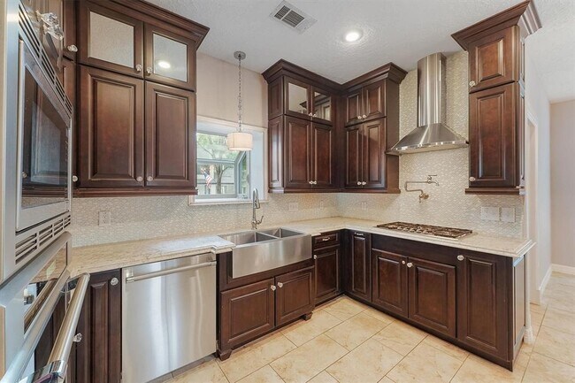 Building Photo - 2515 Pine Bend Dr