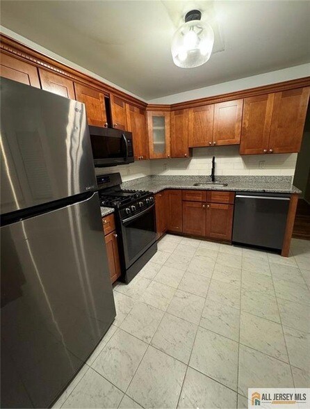 Building Photo - 1001 Cypress Ln