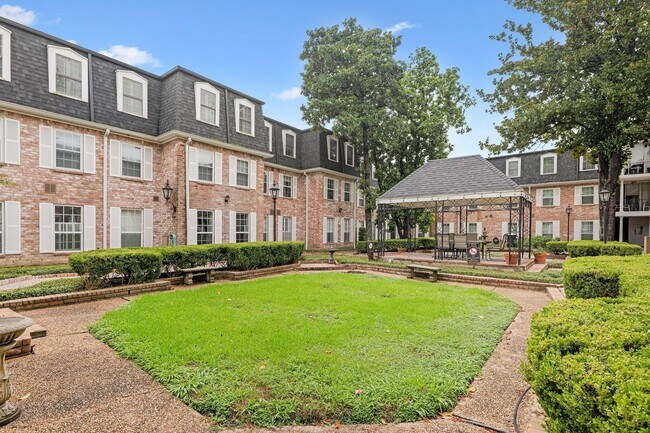 Building Photo - 357 N Post Oak Ln