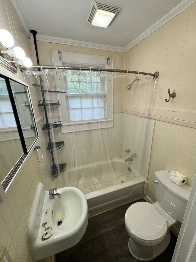 Building Photo - Cute 1 bedroom 1 bathroom home. Very close to research campus and downtown Kannapolis