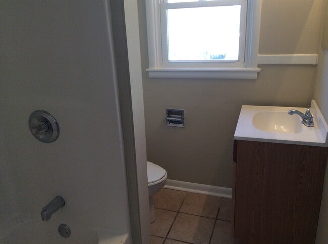 Building Photo - Indianapolis West side - 4 BR home